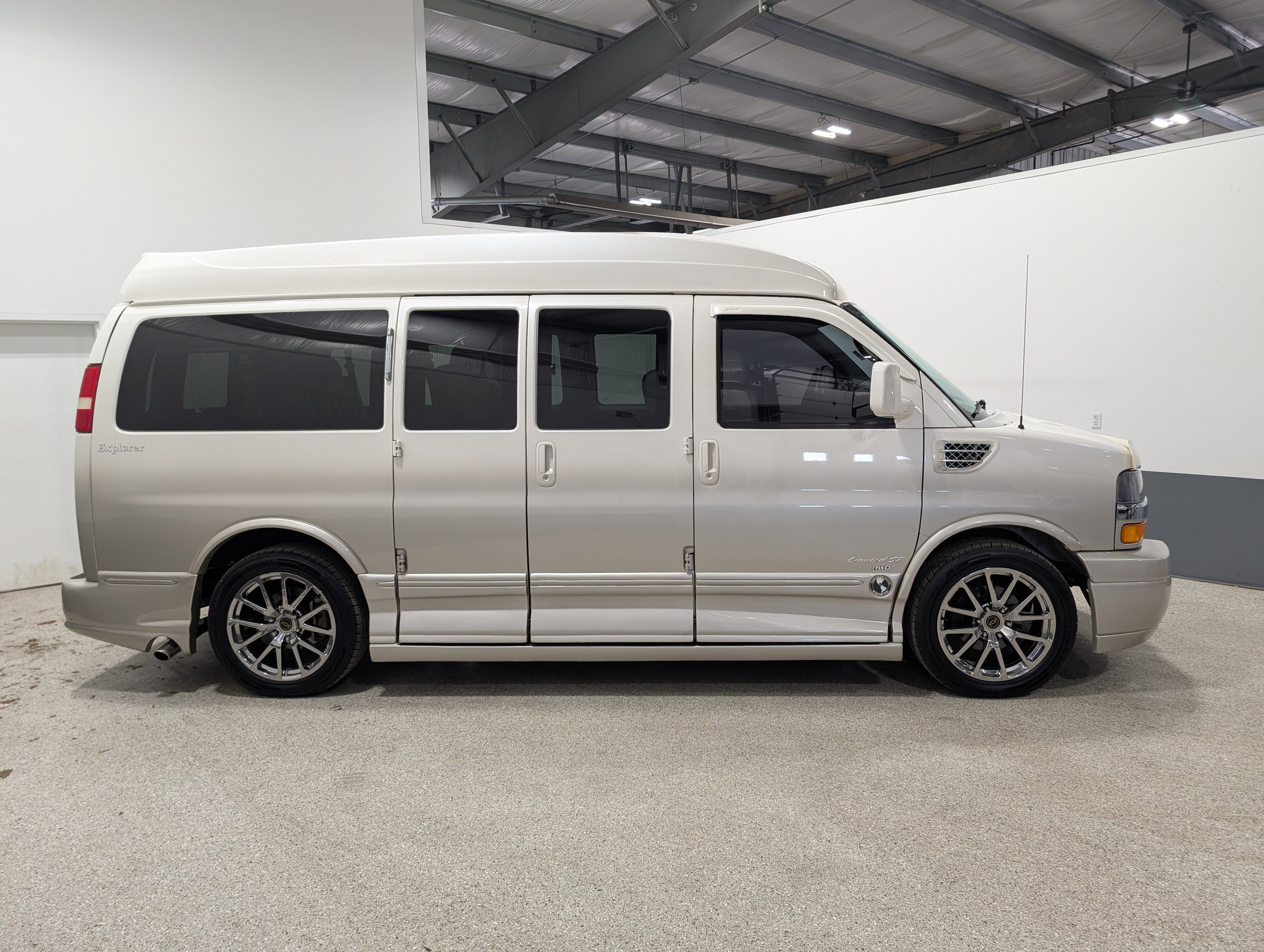chevrolet express passenger 2014 1GBSHDC42E1164718 image chevrolet express passenger 2014 1GBSHDC42E1164718 image
